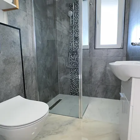 Victoriei - The Historical Part